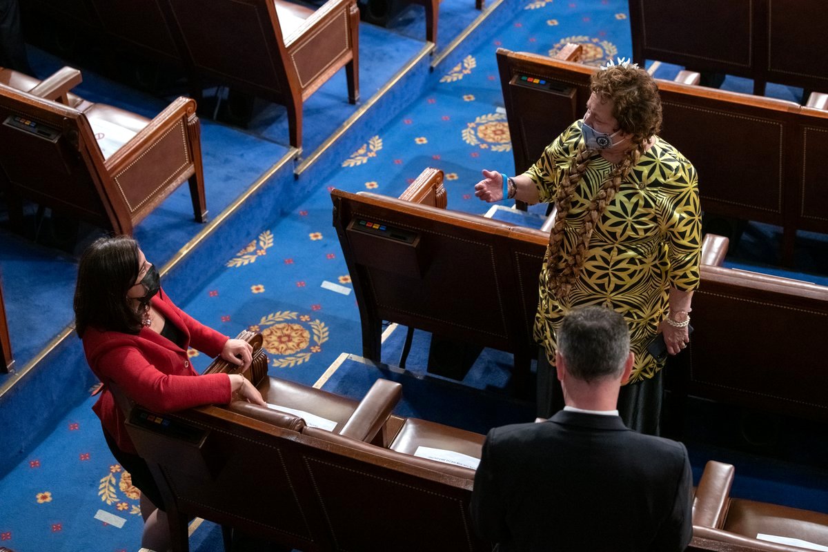 Congresswoman Amata in conversation on House floor before President Biden's recent speech