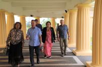 Walking to meet with National Congress