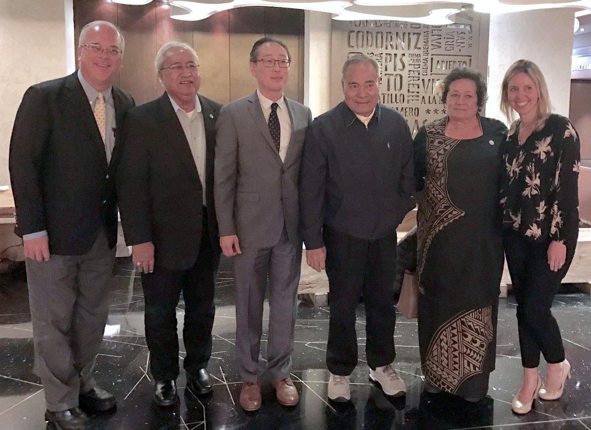 Governor and Congresswoman with StarKist CEO-001