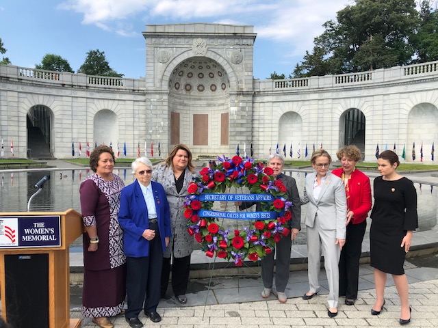 Members of Congress pictured with the wreath