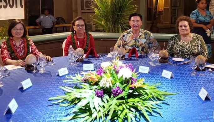 From left, Taiwan President Dr.Tsai Ing-Wen; Republic of the Marshall Islands President Dr. Hilda Heine; Taiwan Foreign Minister Joseph Wu; Congresswoman Aumua Amata