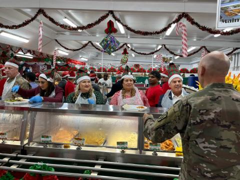 servomg-christmas-dinner-to-the-troops