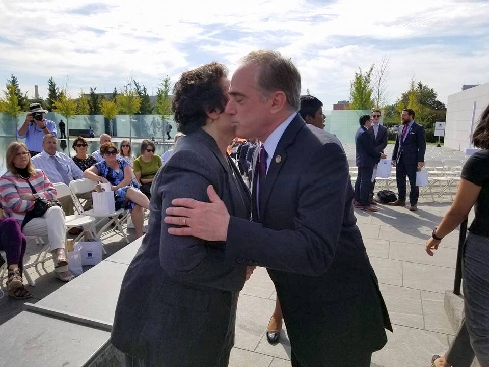 Secretary Shulkin greets Amata at the ceremony